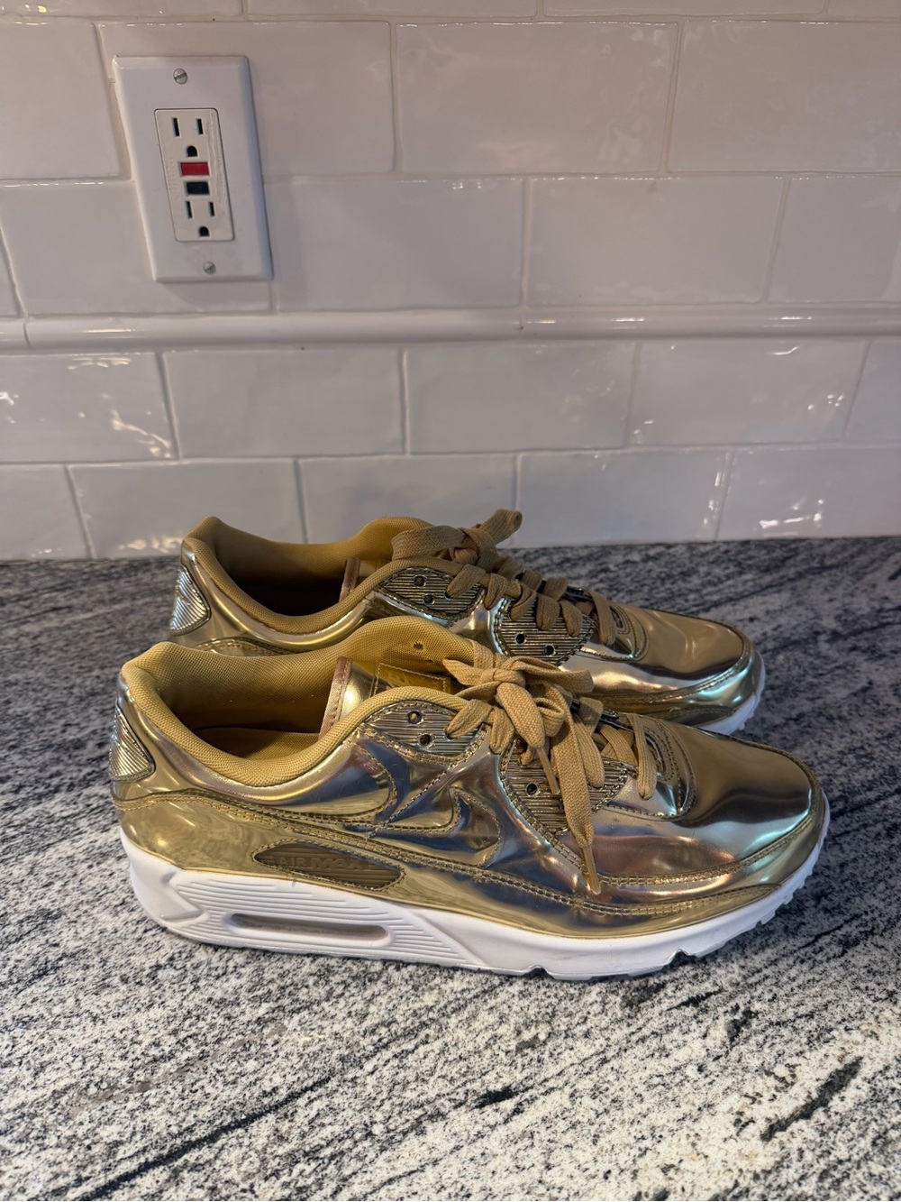 Women’s Nike Air Max 90 Metallic Pack Gold CQ6639-700 Size 13.5/Mens 12 - Picture 5 of 10